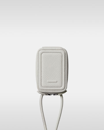 レザーストラップ付iPhoneアクセサリー - マシュマロ