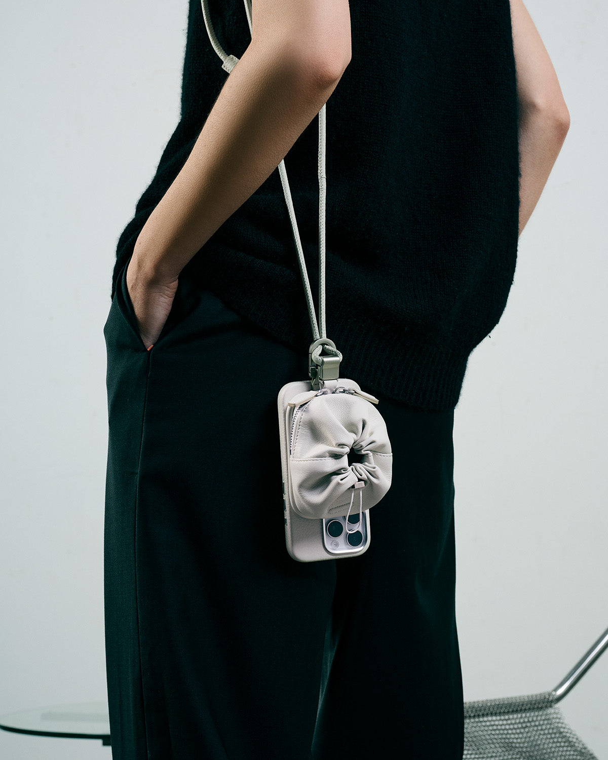 iPhone 17 / 16対応 レザーケースセット｜着脱ストラップ付き