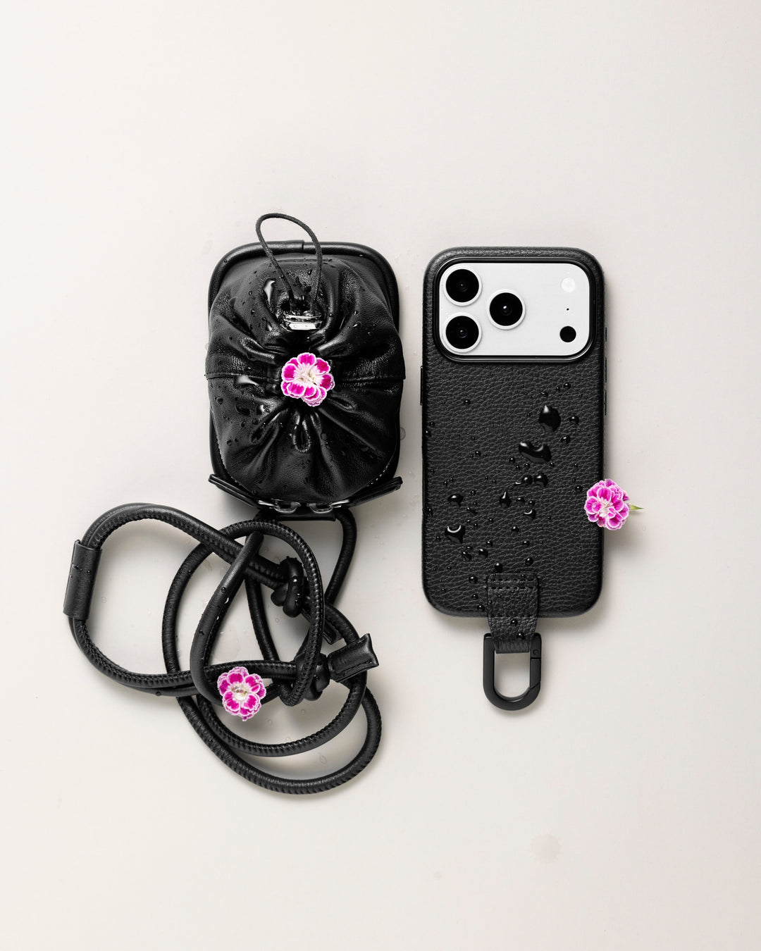 アジャスタブルレザーストラップ付iPhoneアクセサリー ラムレザーパース - ブラック