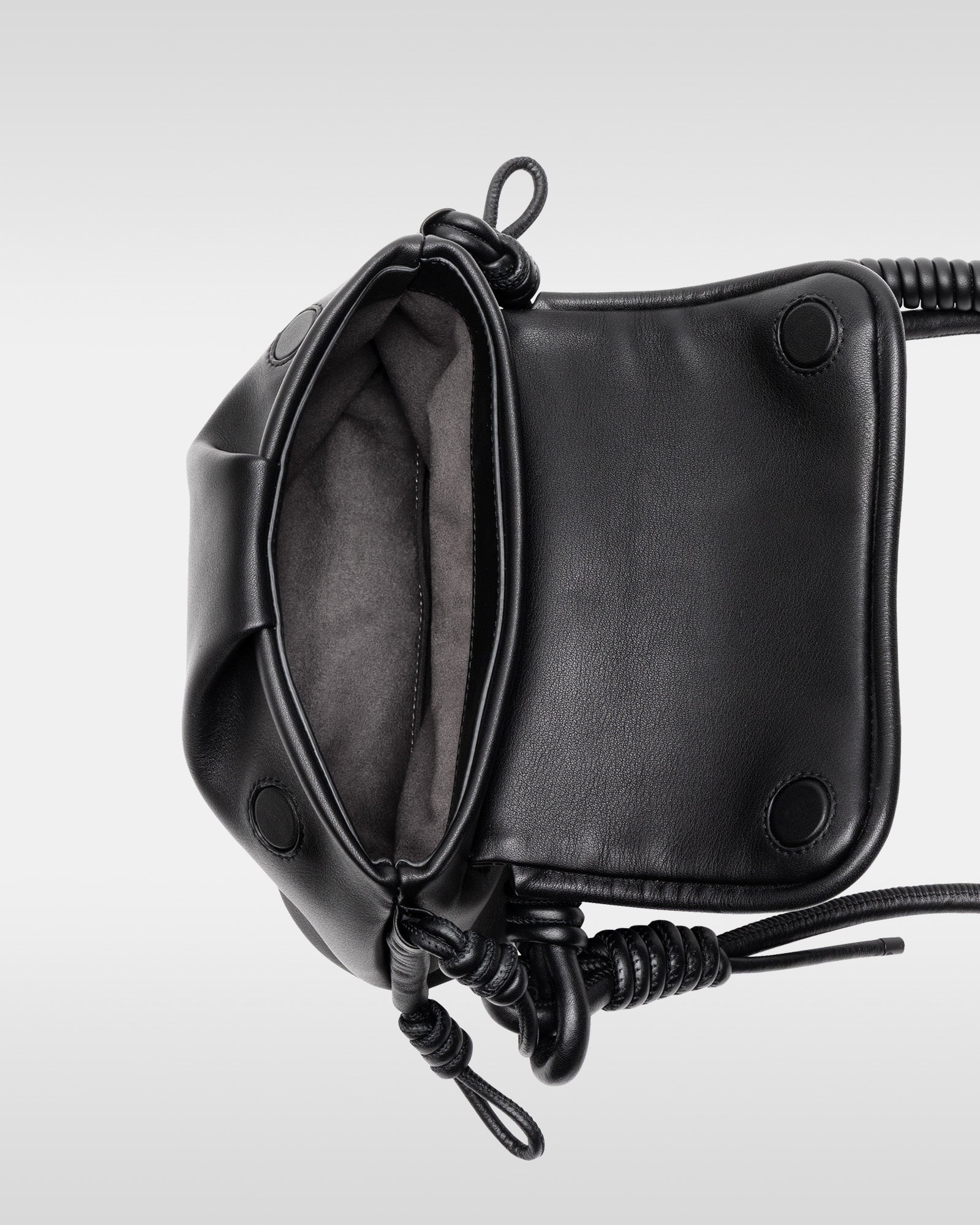 beautiful people × objcts.io DENWA leather bag