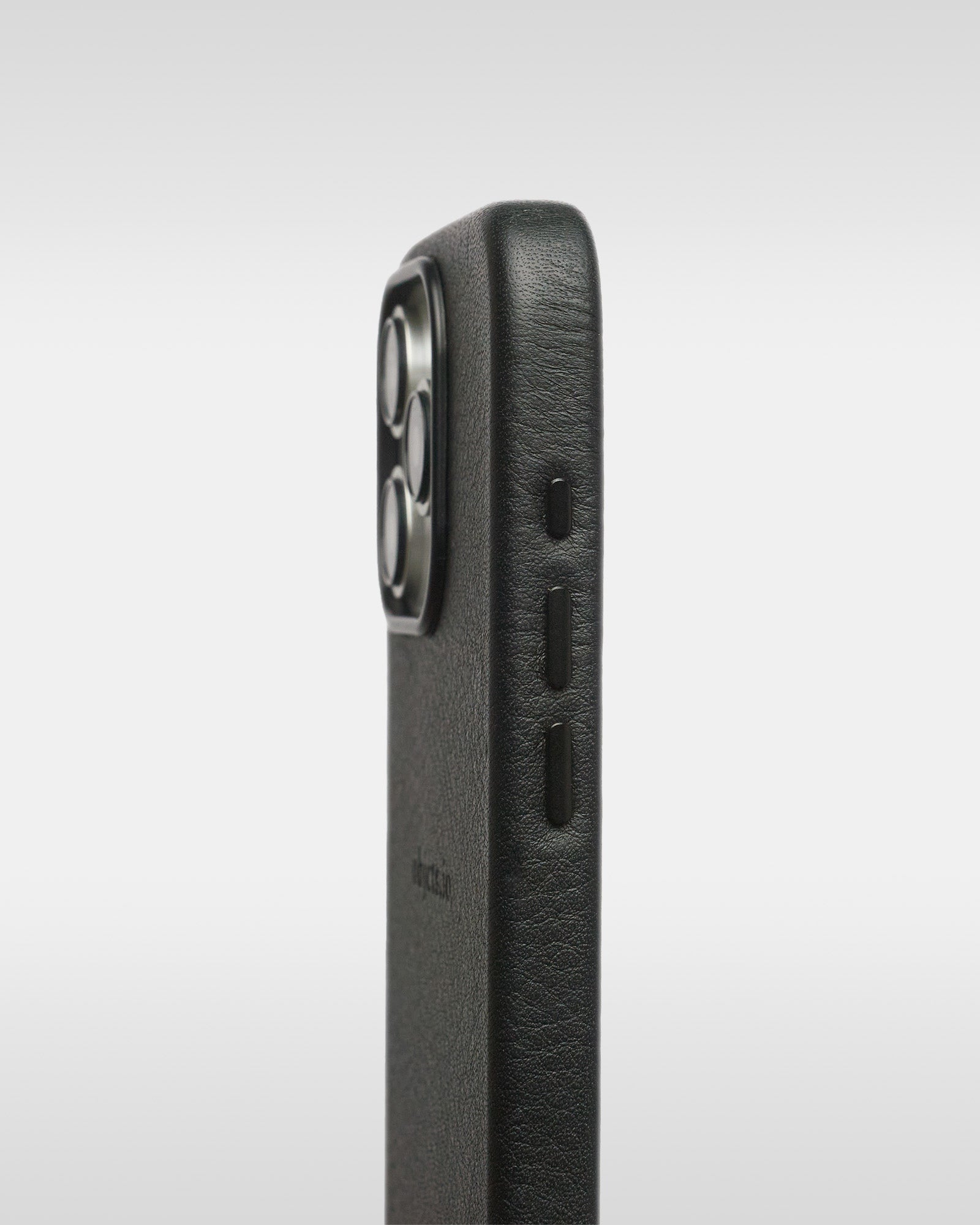 object.io ダークブラウン iPhone16用ケース レザー製 iPhoneケース セット / ストラップ付スマホケース