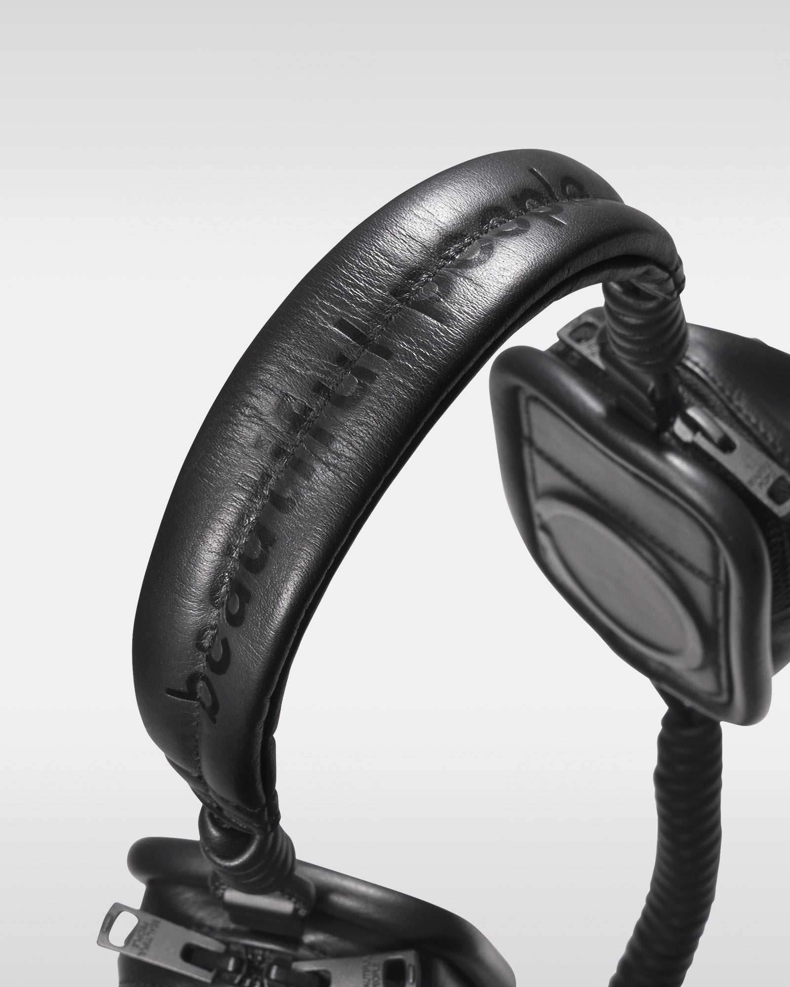beautiful people × objcts.io MagWear headphone leather purse