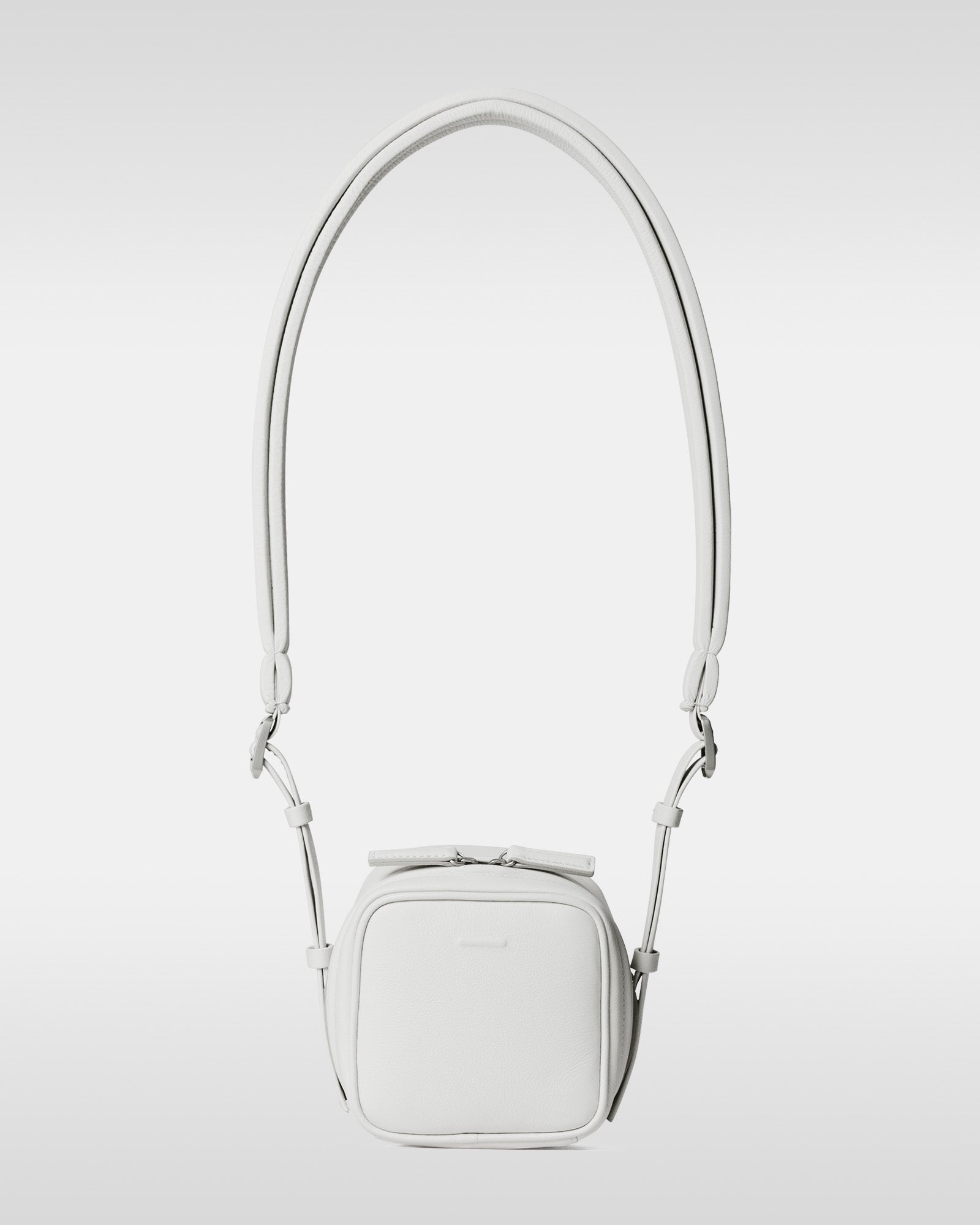 ショット数782回 Sony α37 ダブルズームキット バッグ 新品ストラップ カメラバッグ/カメラストラップ 一眼レフ/ミラーレス一眼, SONY α7