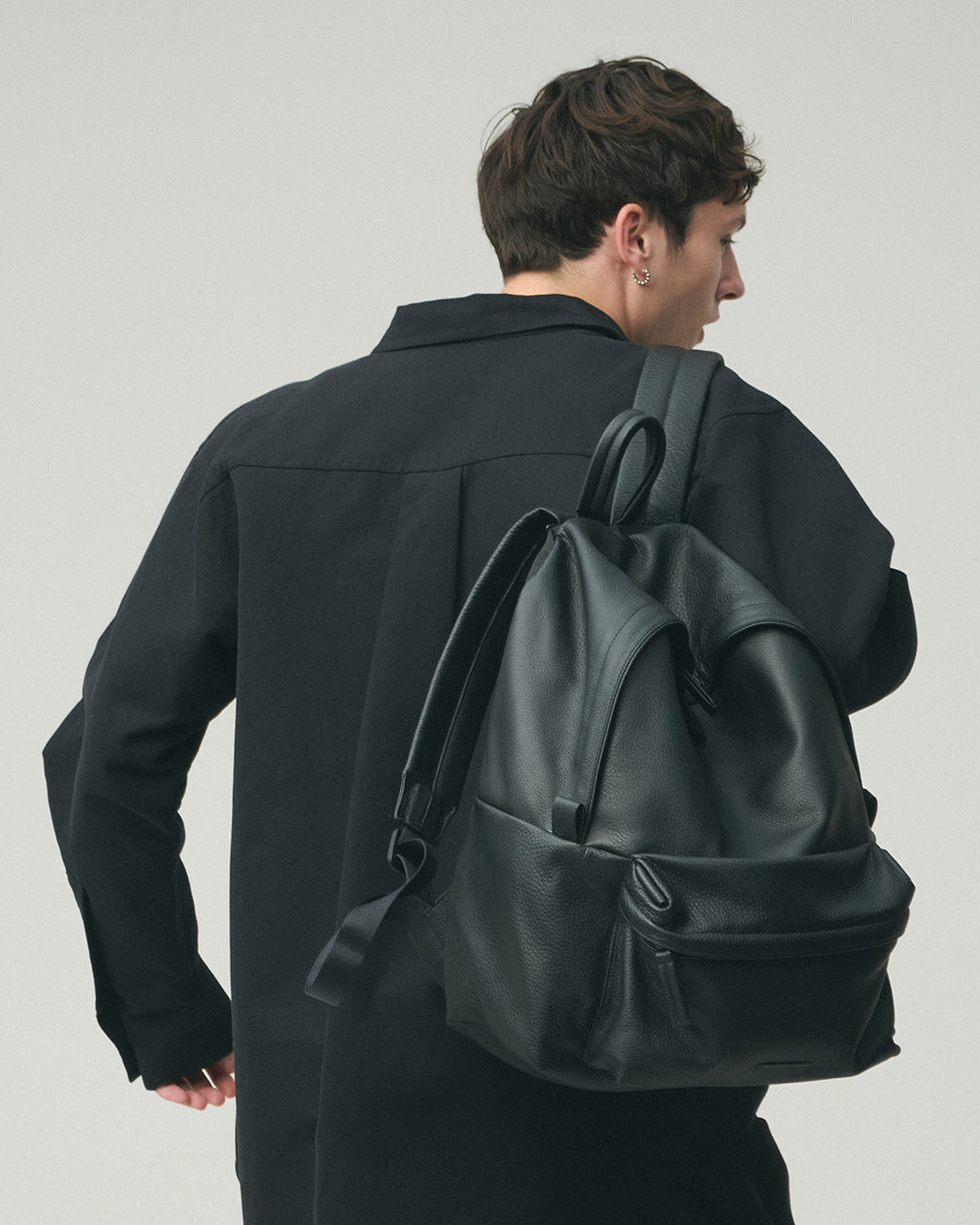 エッセンシャルレザーデイパック ミディアム