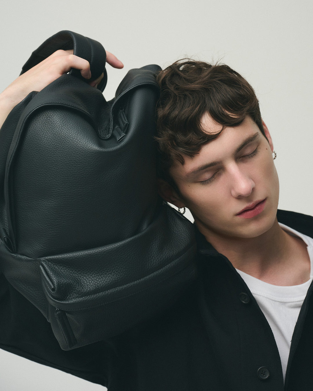 エッセンシャルレザーデイパック ミディアム