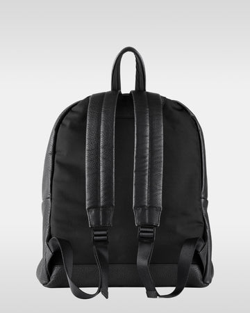 エッセンシャルレザーデイパック ミディアム