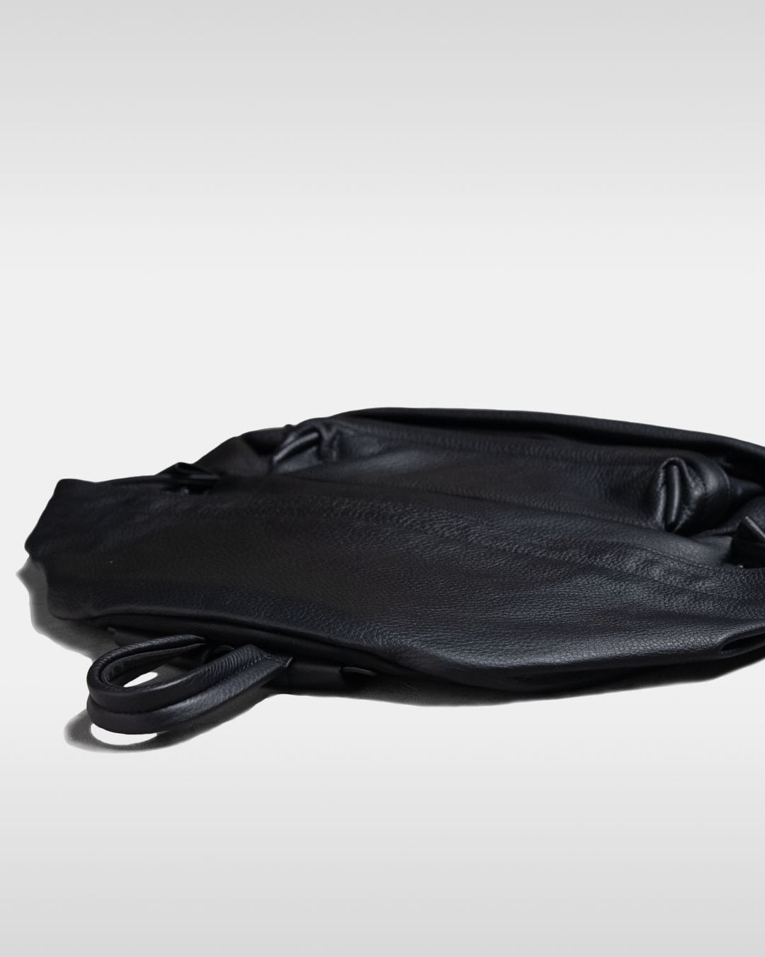 エッセンシャルレザーデイパック ミディアム