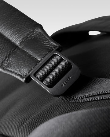 エッセンシャルレザーデイパック ラージ