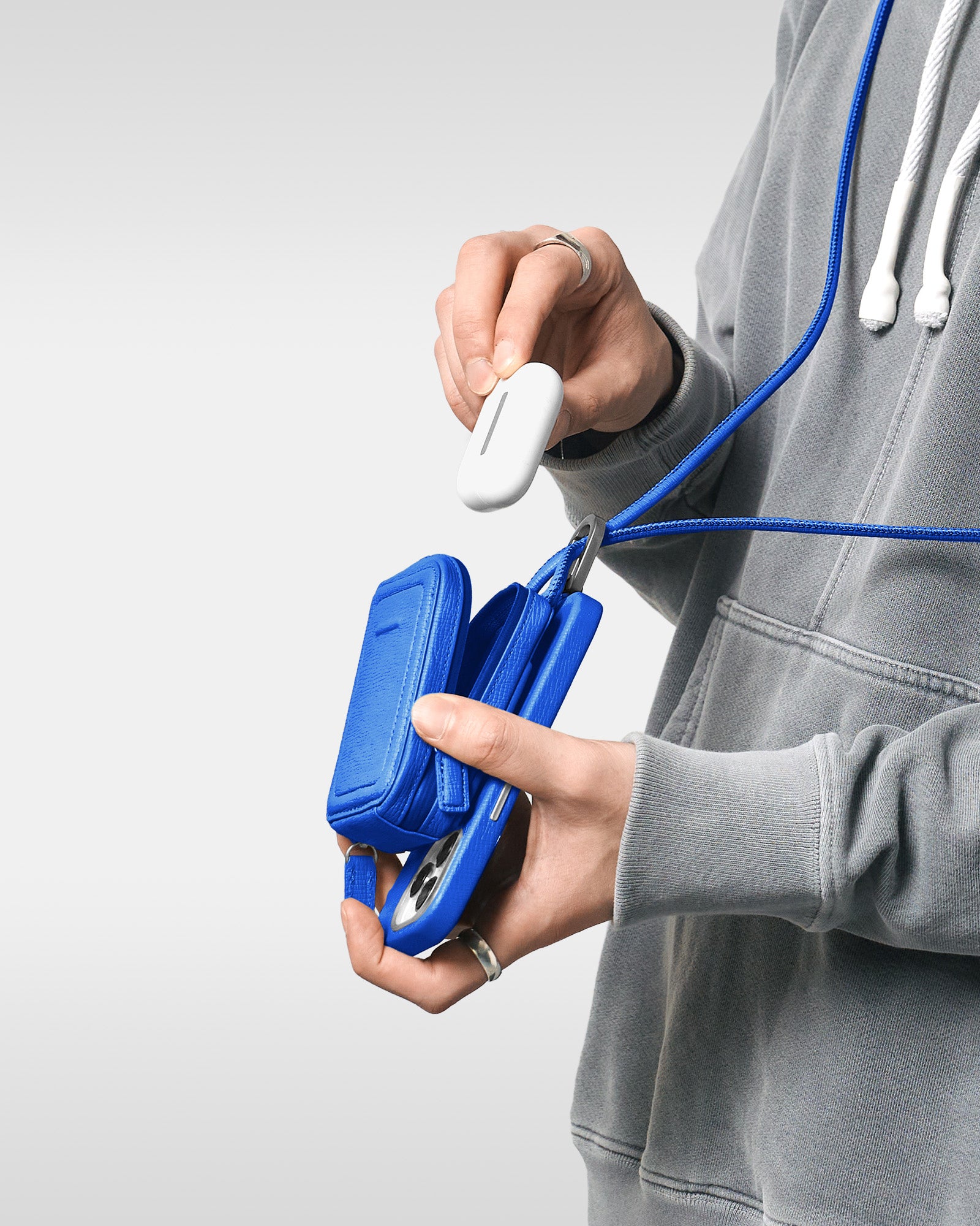 object.io 土屋鞄 iPhone15 携帯ケース セットブルー iPhone 15シリーズ対応。コーディネートに映える色鮮やかなレザー製