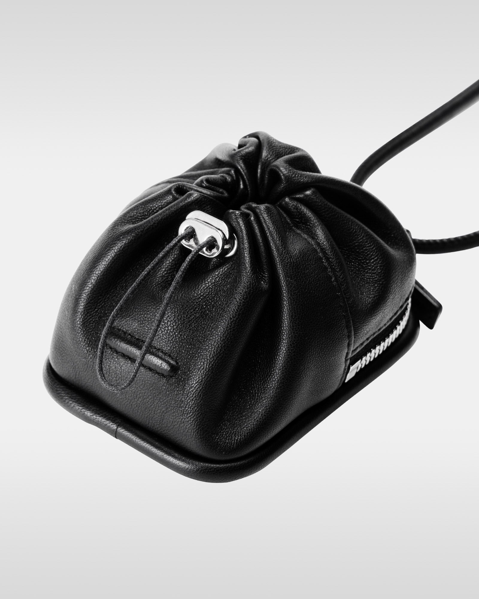 【最値下】objects.io 　iPhone15Proケース・レザーストラップ iPhone 17 / 16 / 15対応 レザーケースセット｜着脱ストラップ