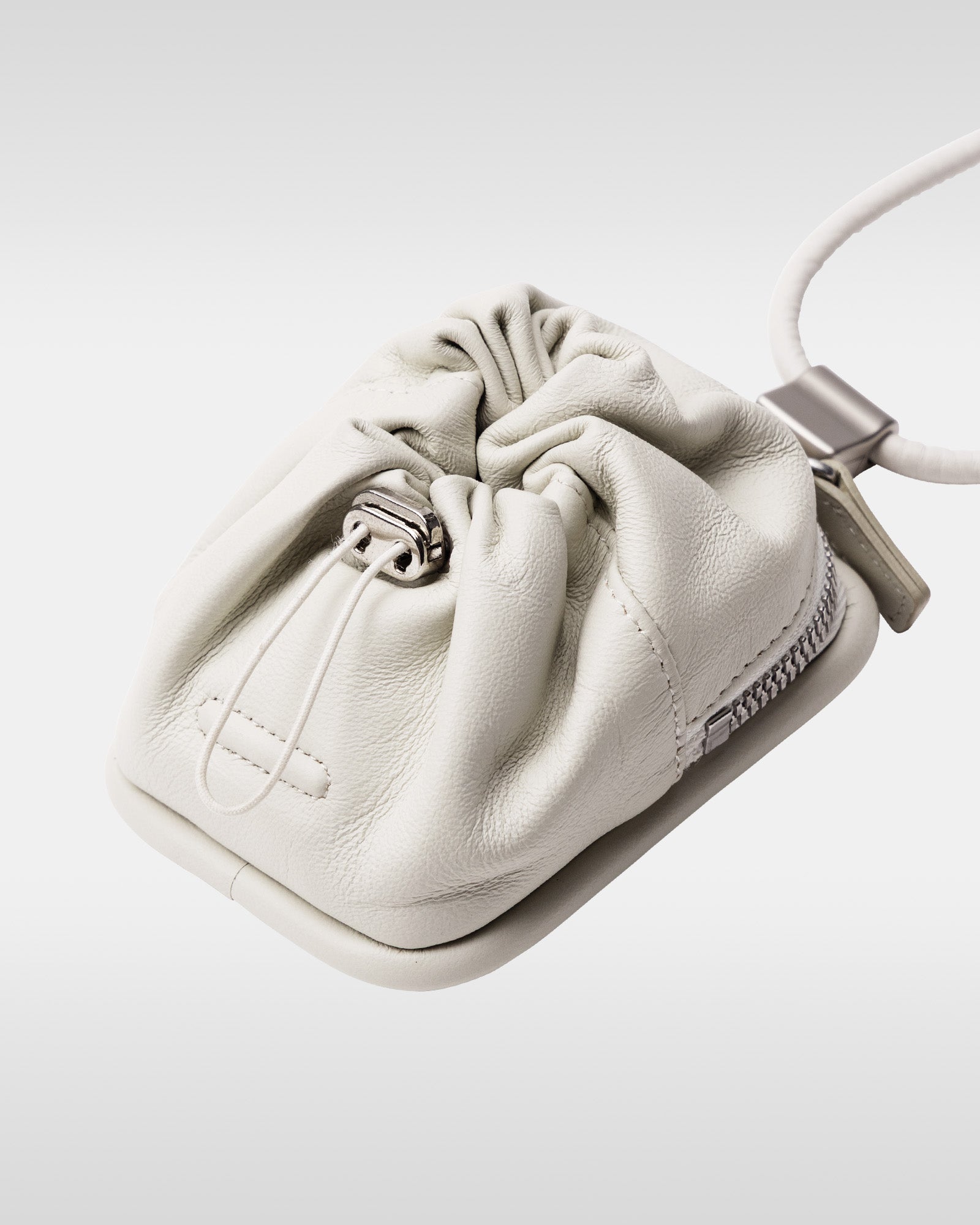 iPhone 17 / 16対応 レザーケースセット｜着脱ストラップ付きシープ