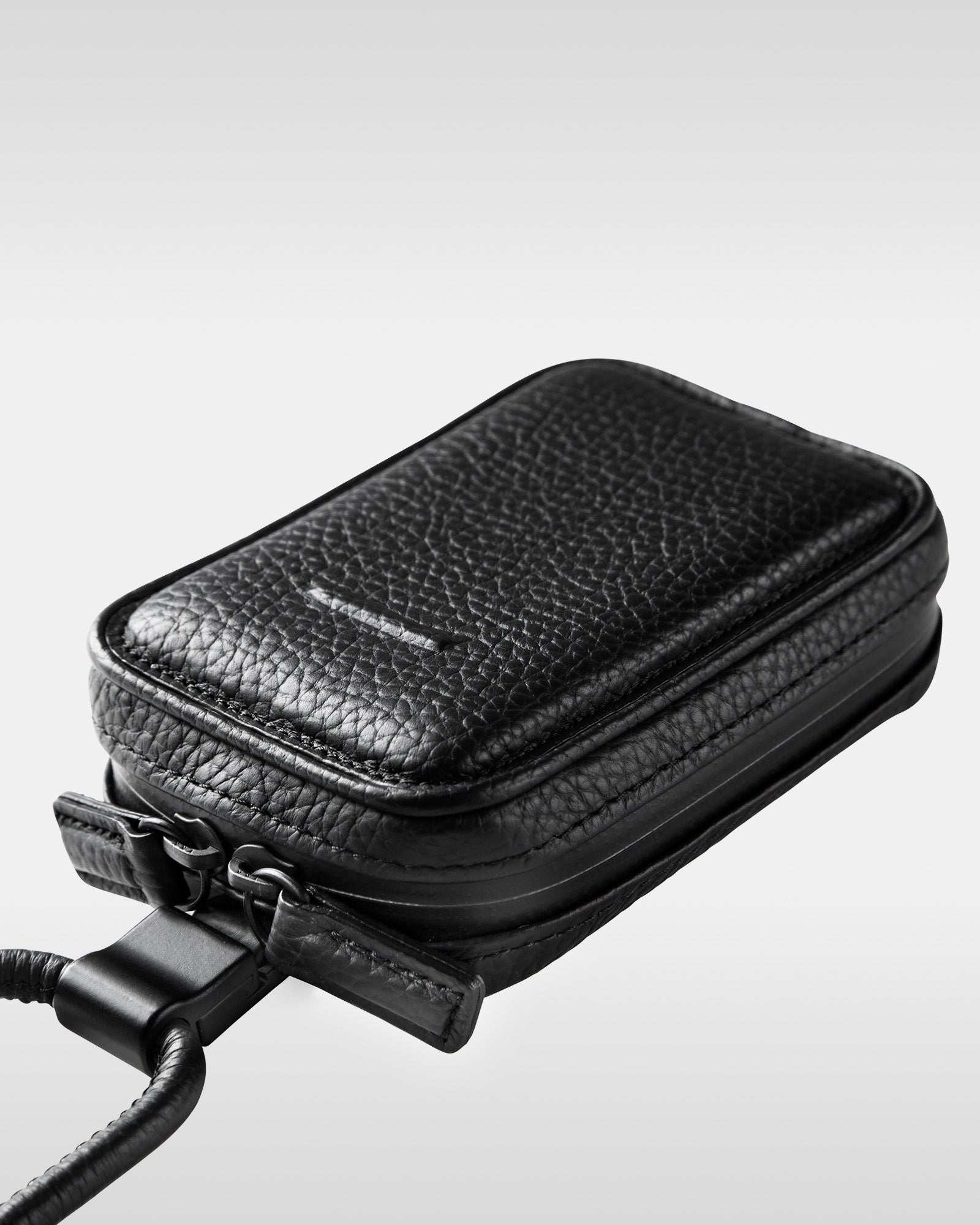 【期間限定値引】objets.io ブラック スマホケース ショルダーストラップ レザー製 iPhoneケース セット / 着脱可能ストラップ付