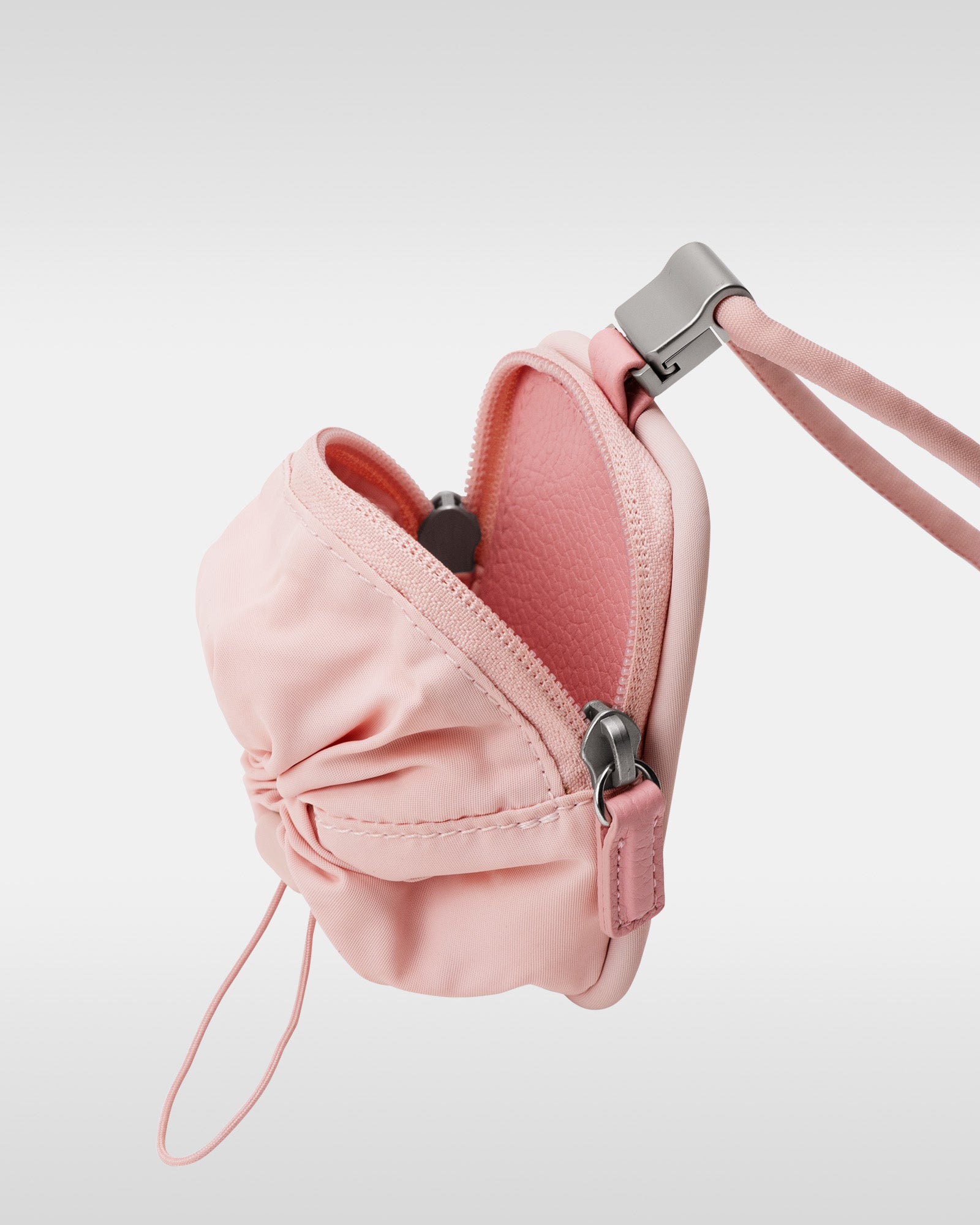 iPhone 17 / 16 / 15対応 レザーケースセット｜着脱ストラップ付き