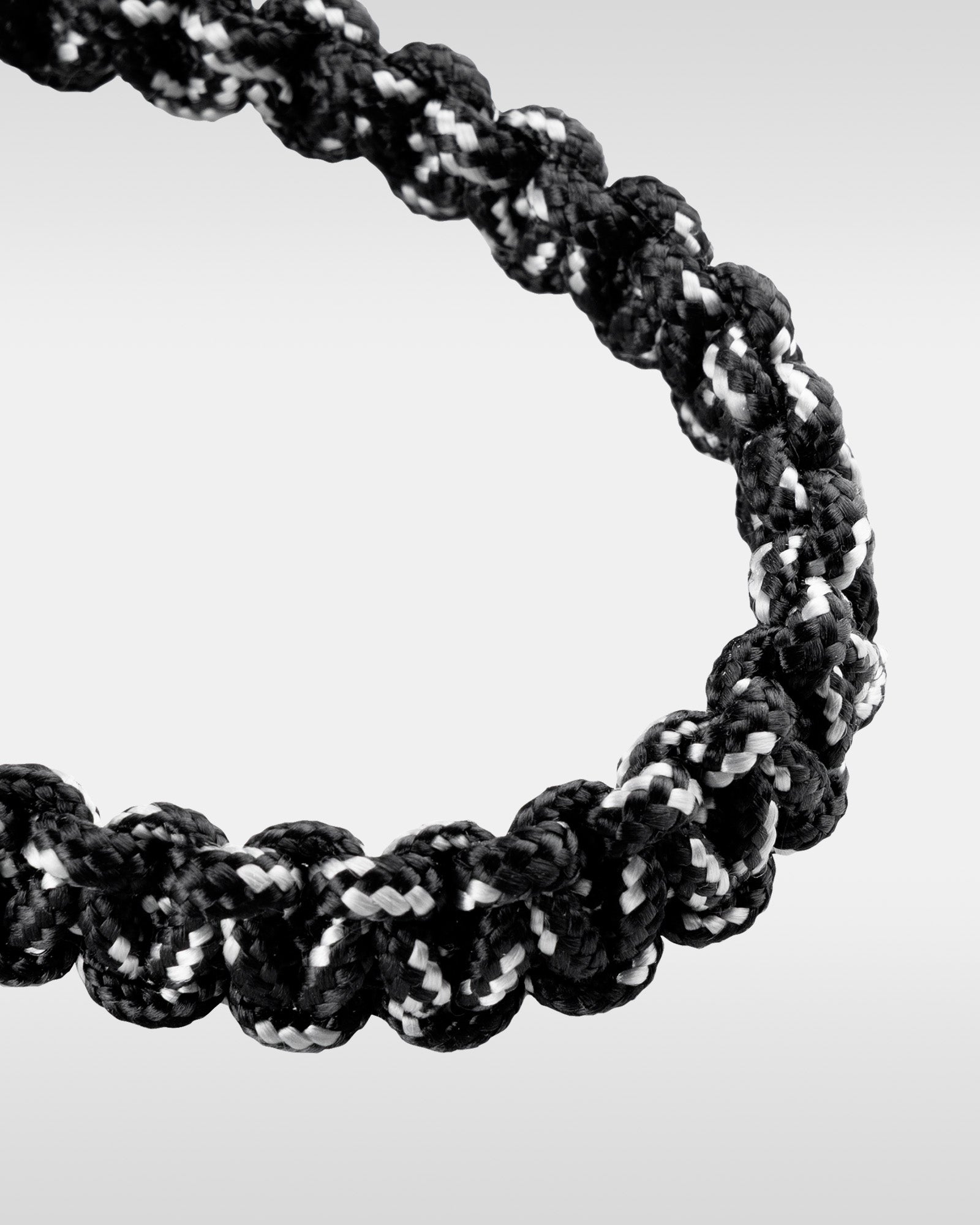 パラコード ハンドストラップ for Magwear Connect – objcts.io