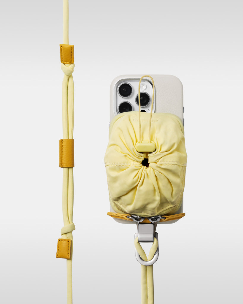 デミウルーボ イエロー レザー iPhone12Proケース ストラップ付き デミウルーボ イエロー レザー iPhone12Proケース ストラップ