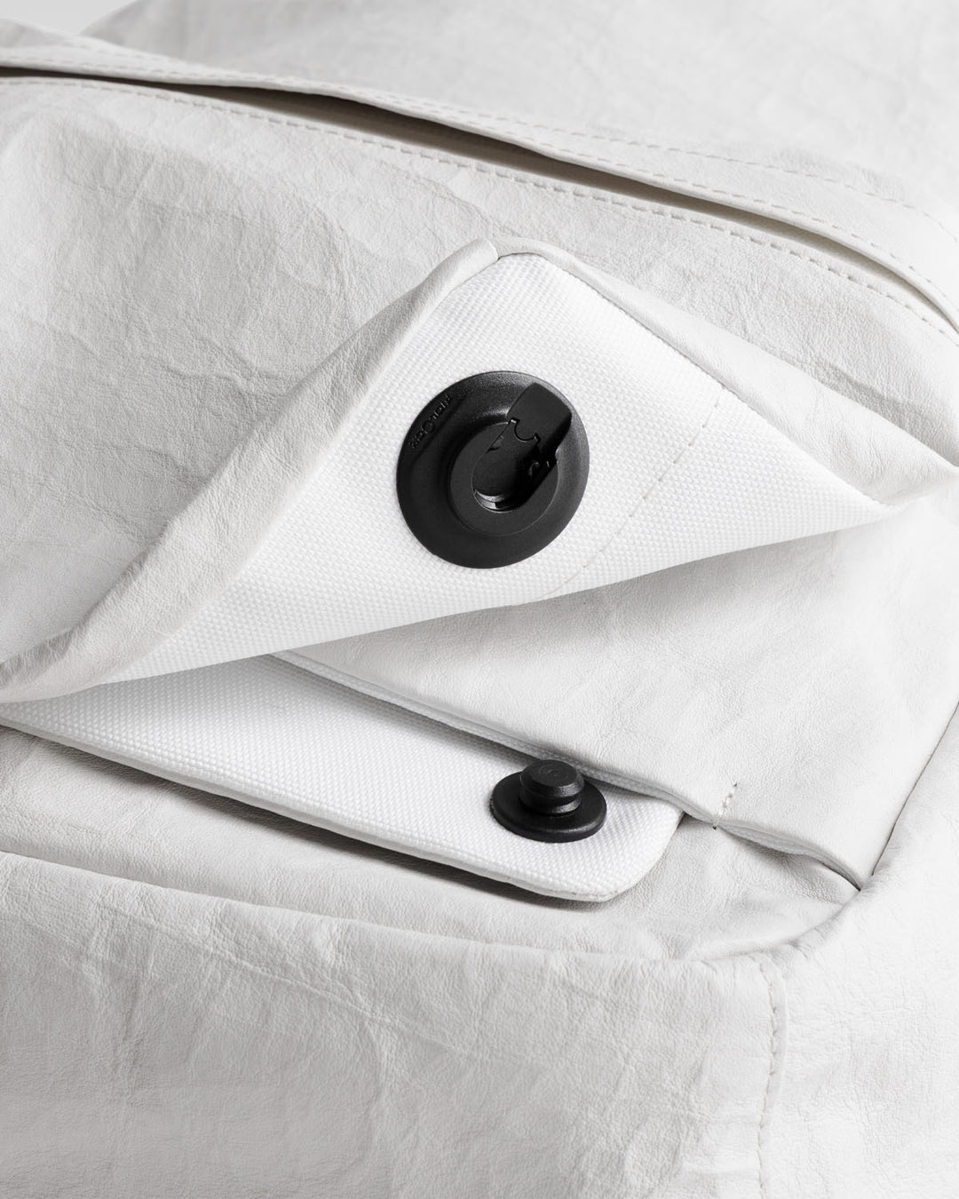 meanswhile × objcts.io ダイニーマ®レザー-Daypack "Common"