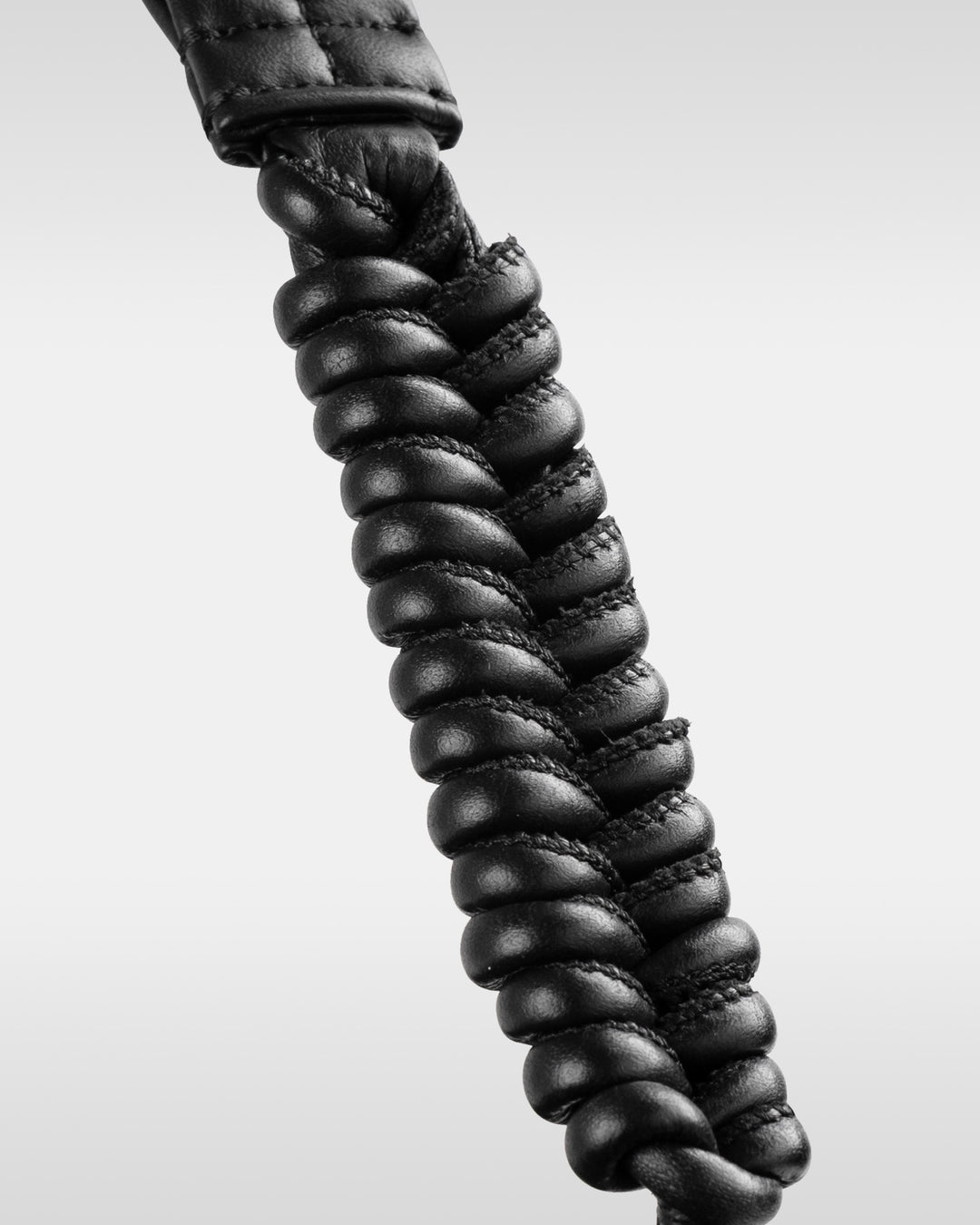 エッセンシャル レザーワンショルダー