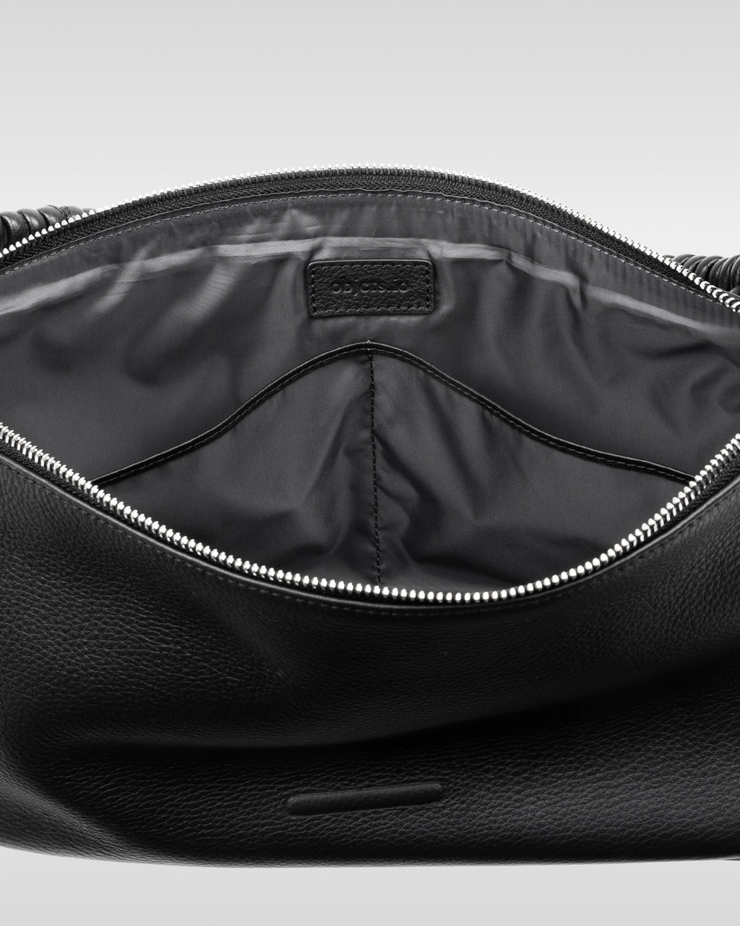 エッセンシャル レザーワンショルダー