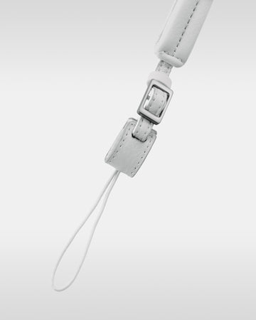 エッセンシャル ハンドストラップ + iPhoneケースセット