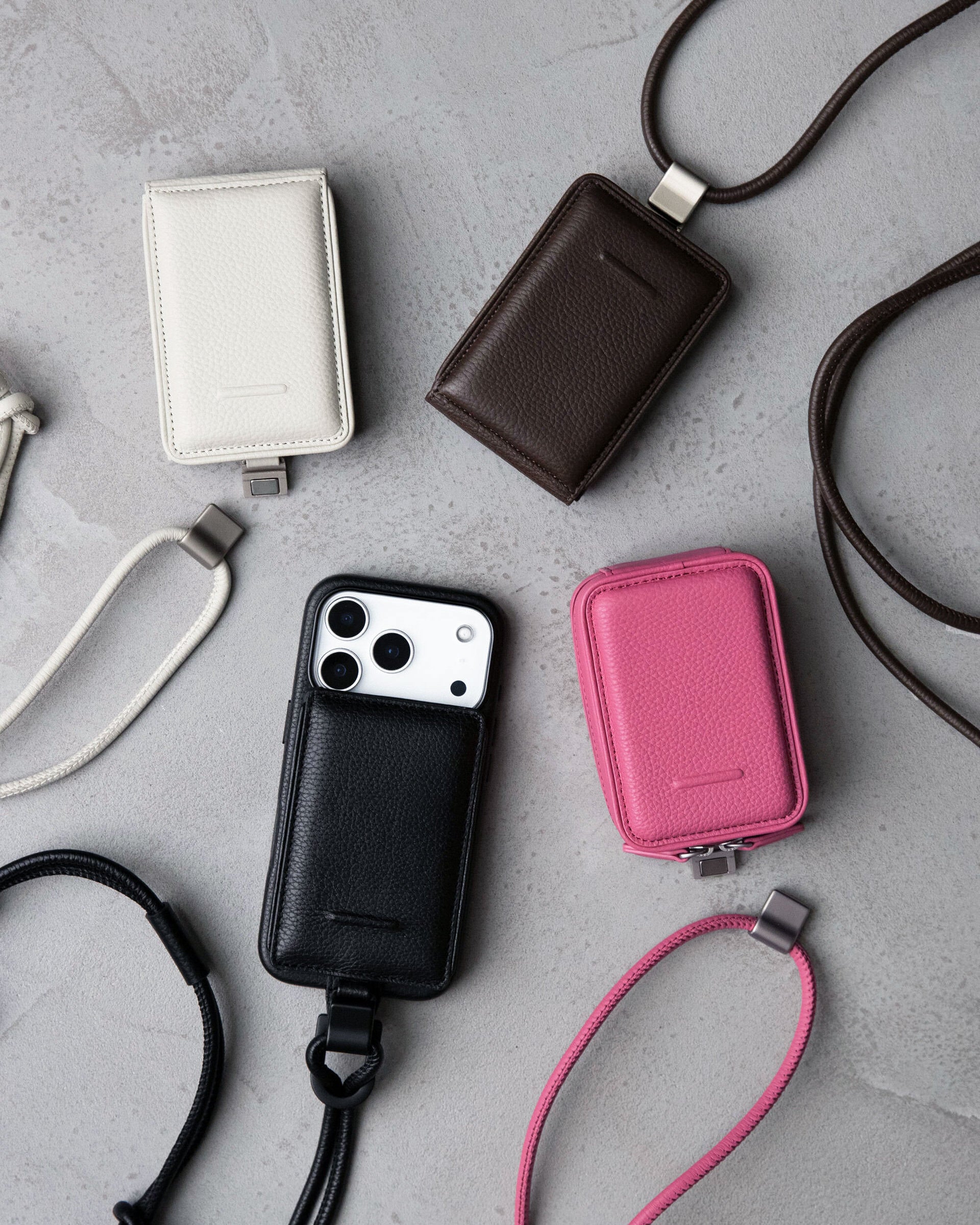 レザー製 iPhoneケース セット / 着脱可能ストラップ付スマホケース