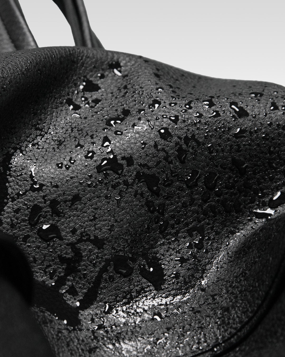 エッセンシャルレザーデイパック ミディアム