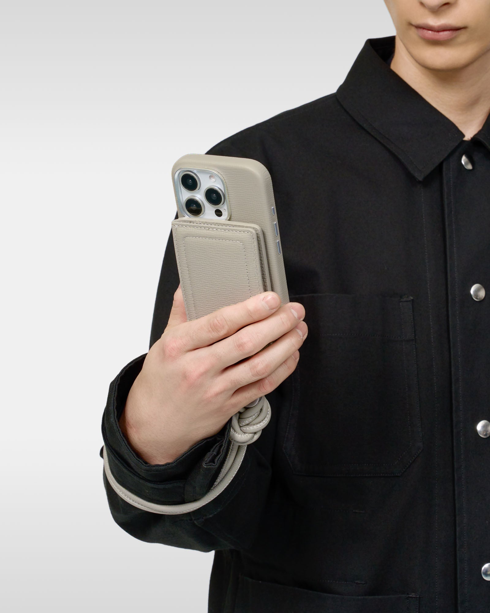 objcts.ioホワイトベージュスマホショルダー レザー製iPhoneショルダーストラップ ホワイトベージュ｜首掛け