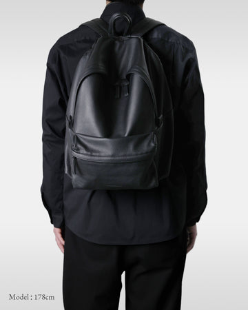 エッセンシャルレザーデイパック ミディアム