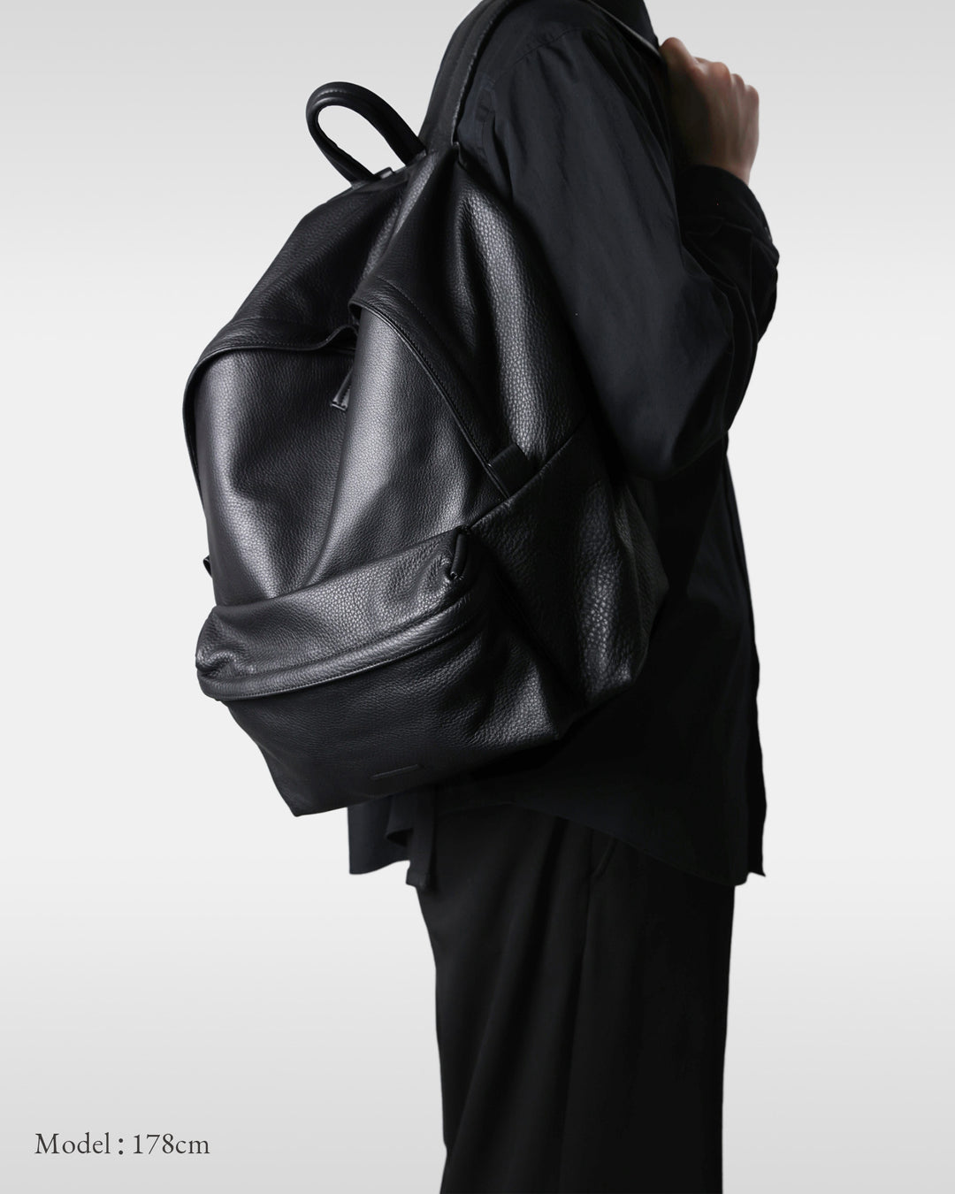 エッセンシャルレザーデイパック ミディアム