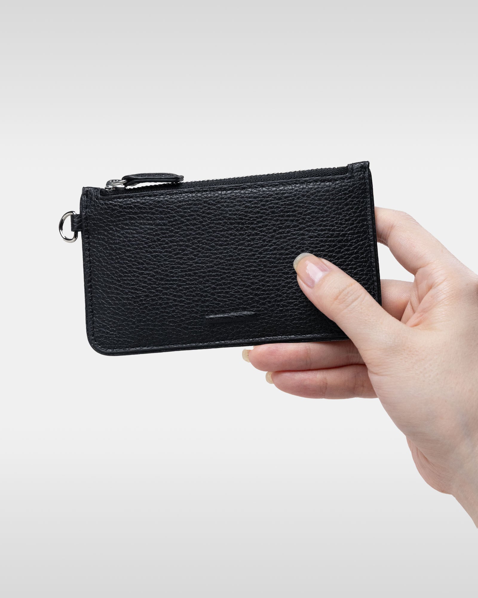 マイクロフラグメントケース｜カード収納力に優れた薄型レザー