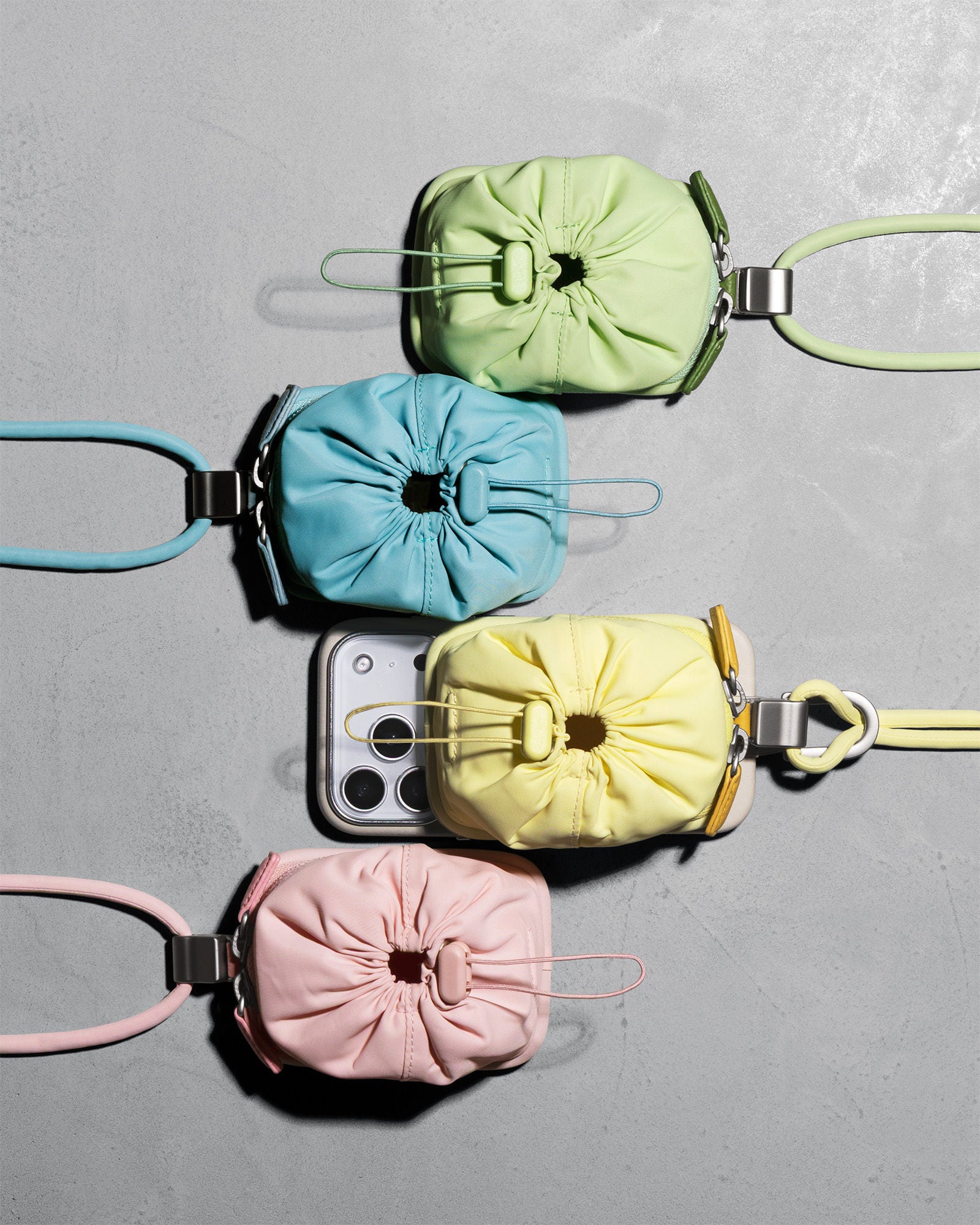 iPhone 17 / 16 / 15対応 レザーケースセット｜着脱ストラップ付き