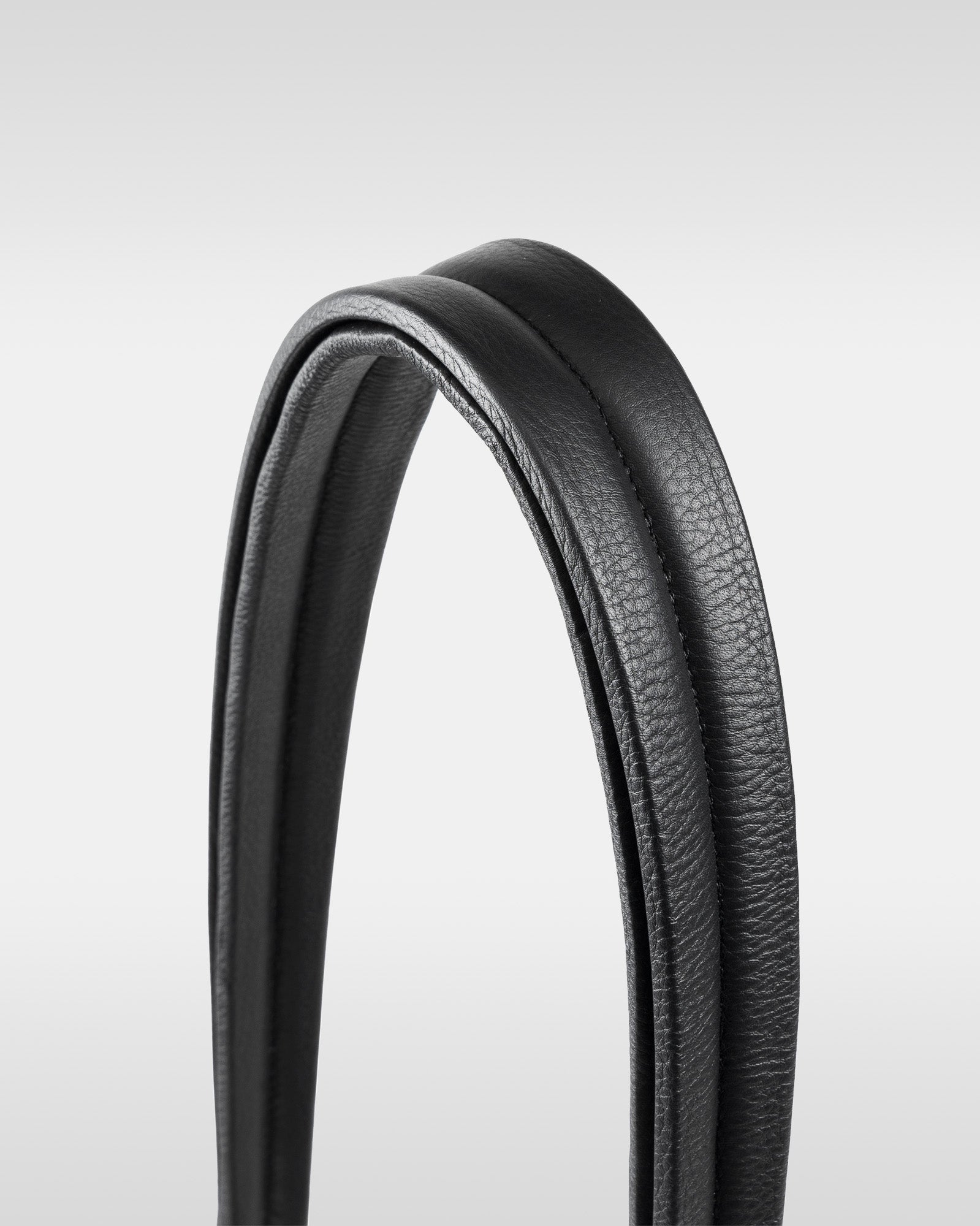 objcts.io ソフトショルダーバッグ ラージ黒未使用品 14inch ソフトショルダーバッグ ラージ - レザーショルダーバッグ – objcts.io